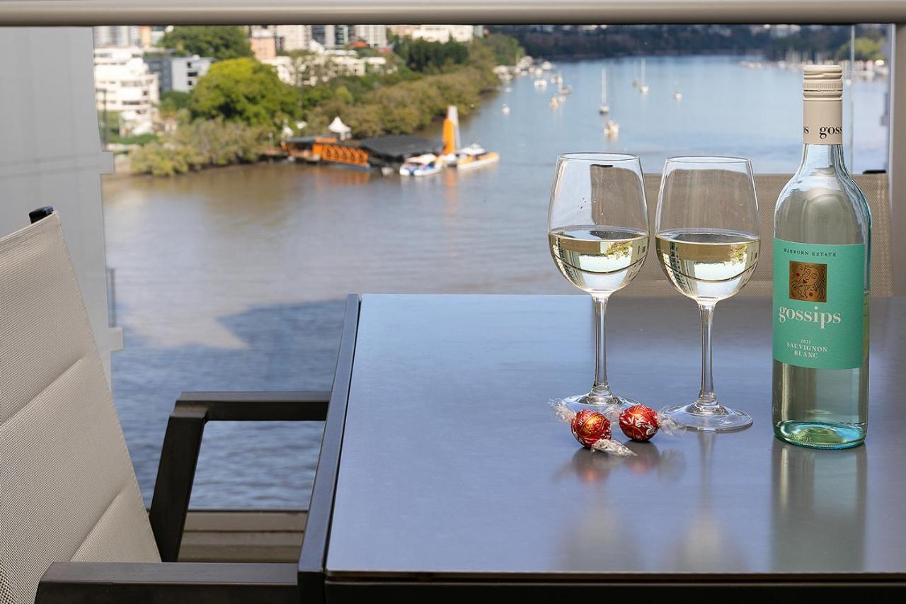 Amazing River View - 3 Bedroom Apartment - Brisbane Cbd - Netflix - Fast Wifi - Carpark ภายนอก รูปภาพ